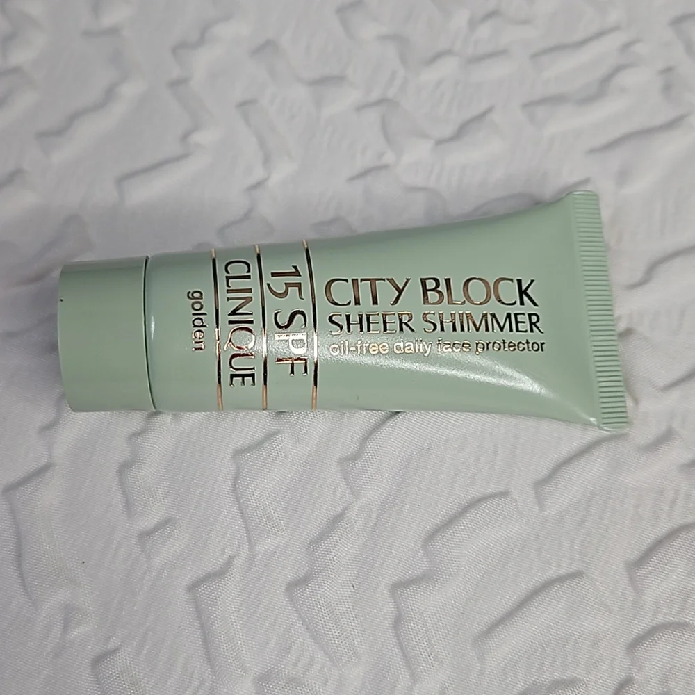 CLINQUE CITY BLOCK SHEER SHIMMER IN GOLDEN SPF15